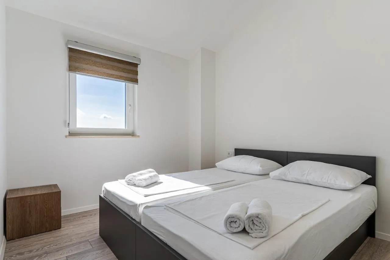 Breakaway Apartment Cres