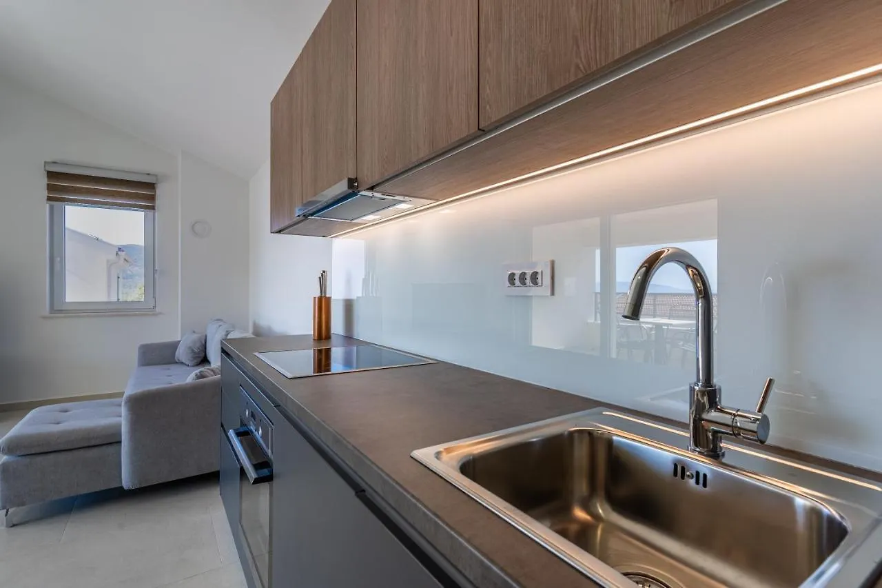 Breakaway Apartment Cres