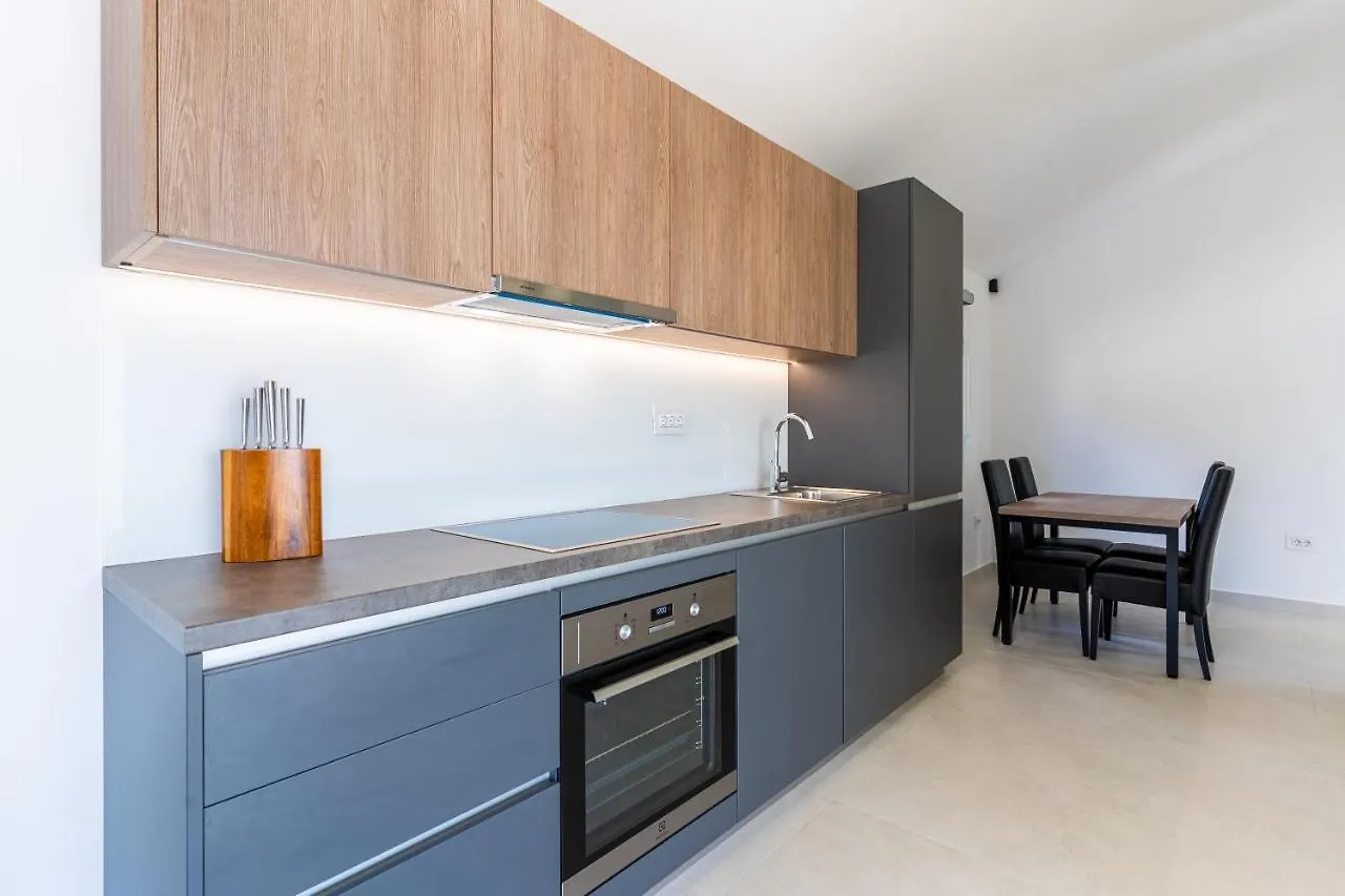 Breakaway Apartment Cres