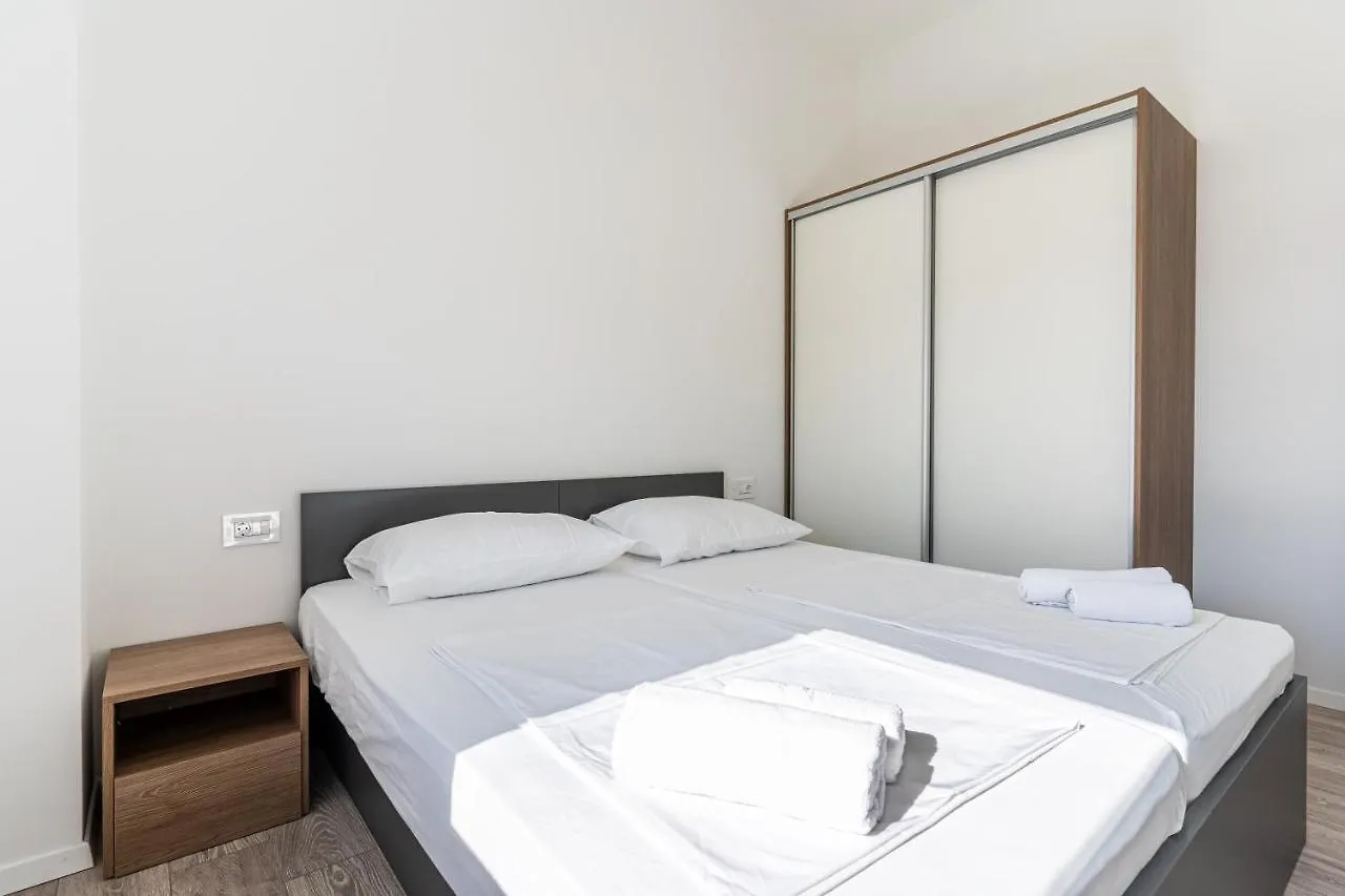 Breakaway Apartment Cres